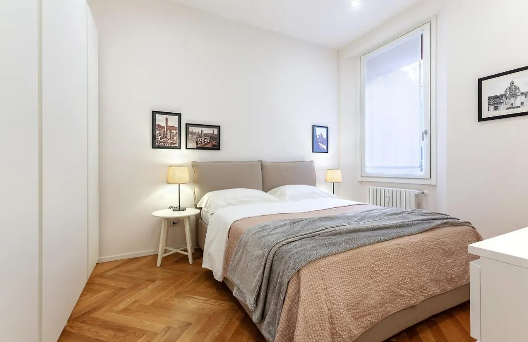 Bologna Piazza del Nettuno Apartment-1