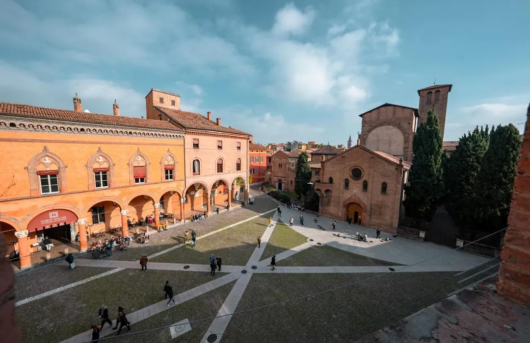 Piazza Santo Stefano con vista-1