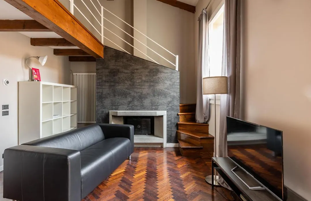Wooden Design Apartment By Wonderful Italy-1