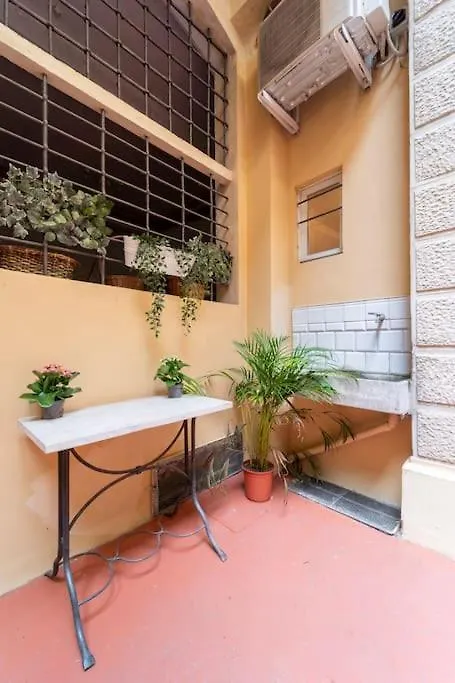 Central And Cozy Loft With Courtyard-1