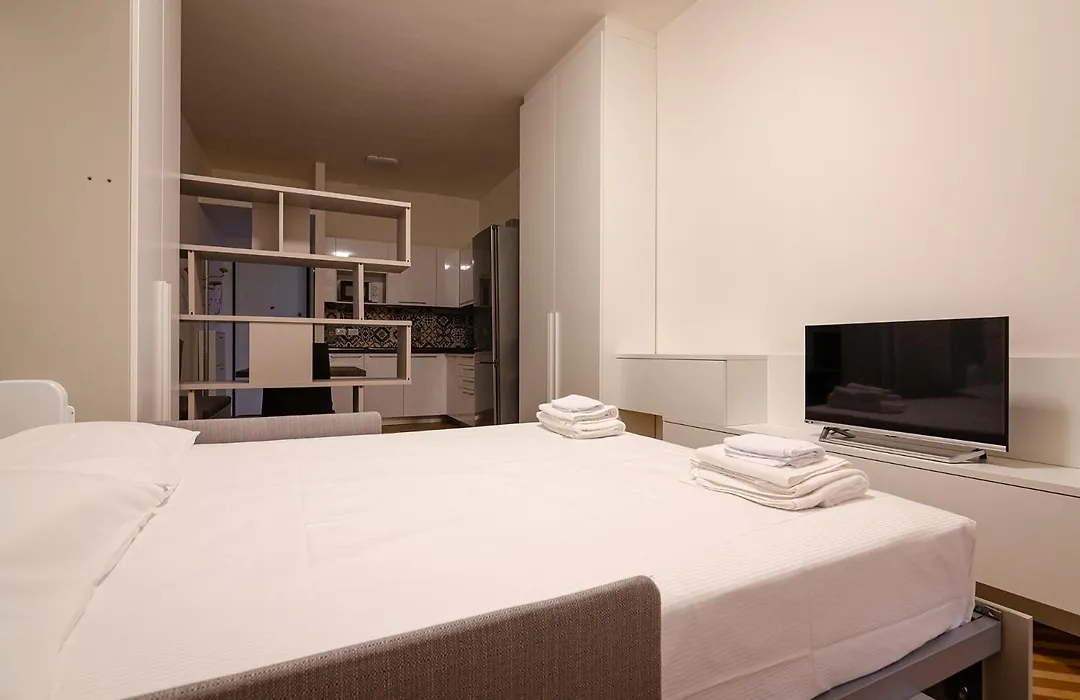 Ugo Bassi Lux Apartment-1
