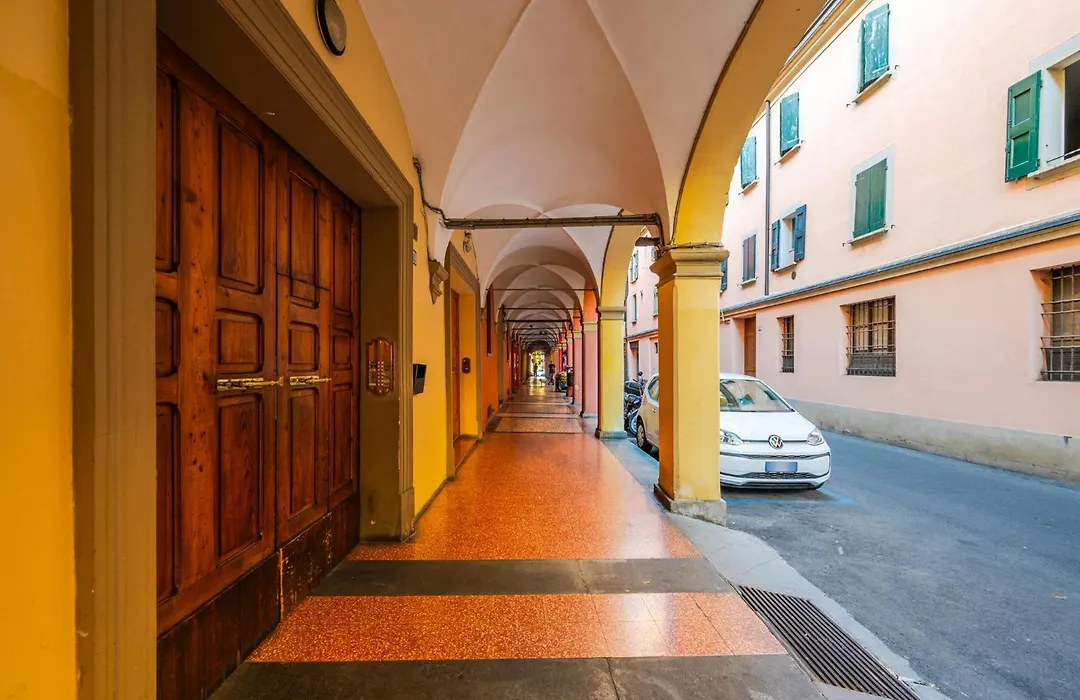 Sui Tetti di Bologna centro, Casa Dei Colori-1
