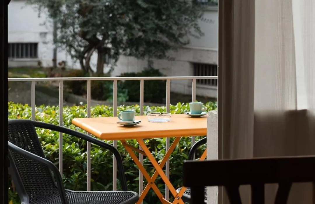 Private parking 3Bd Apartment near Piazza Carducci-1