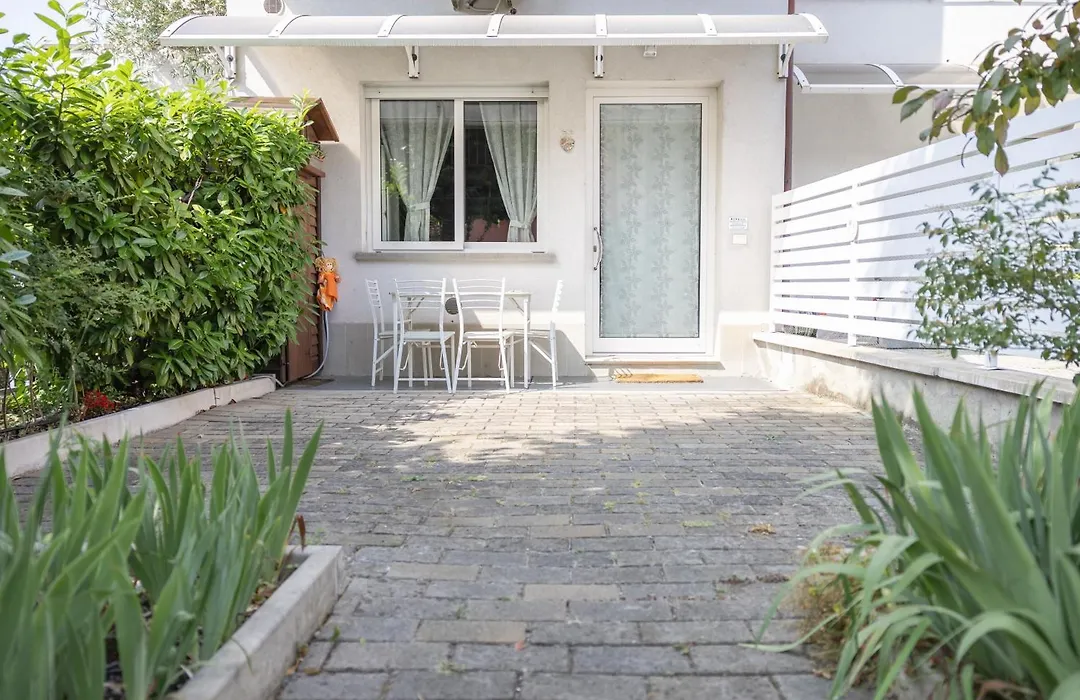 Bhh Bologna Holiday Home Private Garden Reserved Parking -Wwwbolognaholidayhomecom- House Garden Parking-1