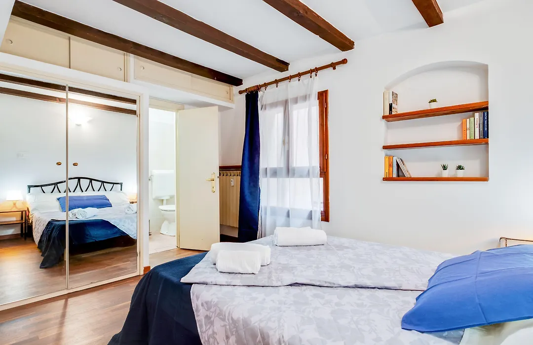 Tra Le Due Torri E Piazza Santo Stefano Apartment-1
