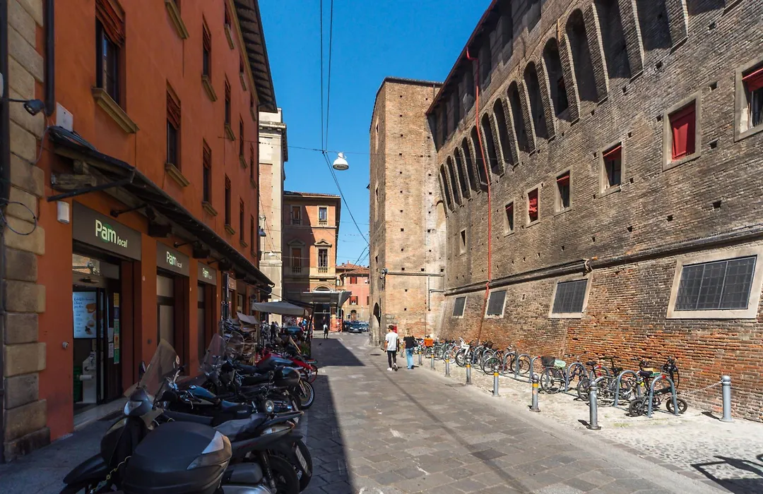 Piazza Maggiore Duplex Apartment by Wonderful Italy-1