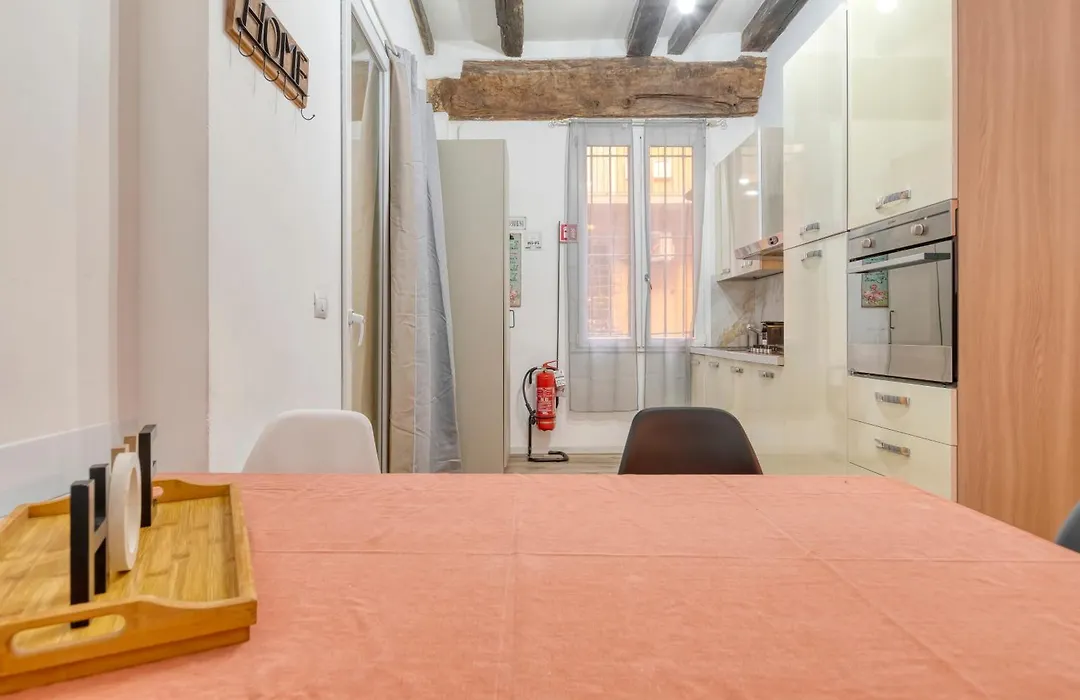 DOWNTOWN LOFT Bologna Centro-1