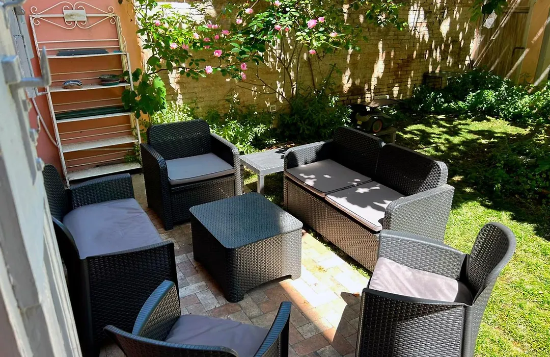 Oasis In The Center With Garden By Synergy Up To 5 Guests-1