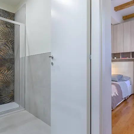 Broccaindosso Apartment Sant'Orsola Hospital Center-2