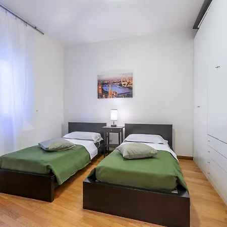 Guesthost - Cozy Apartment Near Margherita Gardens!-2