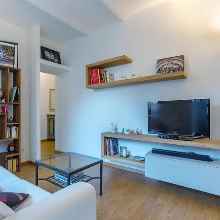 Bologna Saragozza District Apartment-2