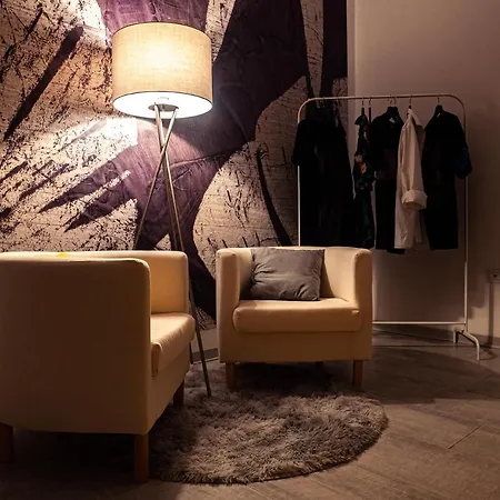 Near Center Design In Borgo Panigale-3