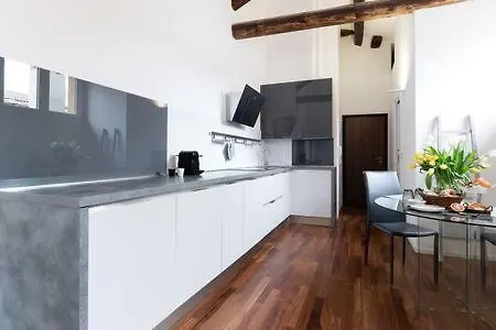 CHARME Appartamento immerso tra le mura bolognesi-2