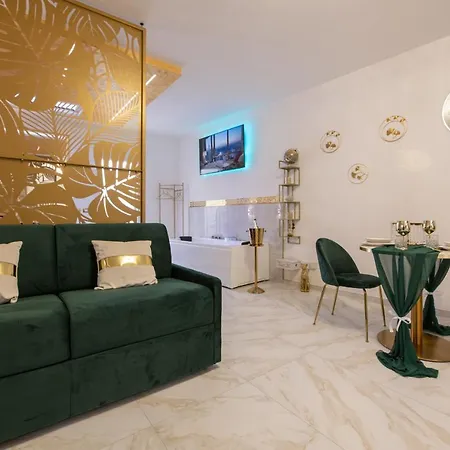 Fashion Apartment Gold Bologna With Jacuzzi & Car Garage-2