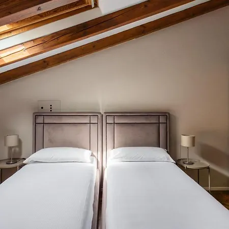 Wooden Design Apartment By Wonderful Italy-2