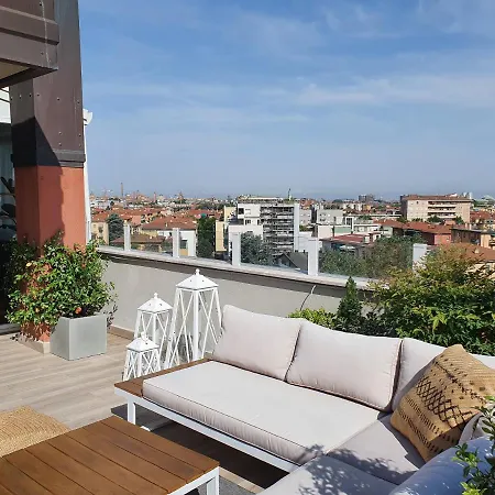 Penthouse F8 - Panoramic Terrace, View Two Towers-3