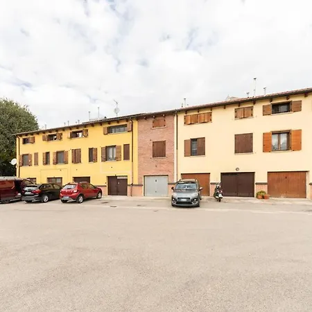 Appartamento Unico a Bologna con 3 Camere e Parcheggio Gratuito-2