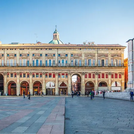 Urbanicooh Asinelli - Balcony on Piazza Maggiore-2