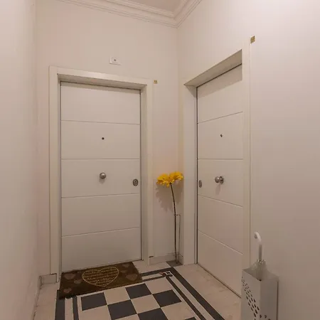 GuestHost - Bolo Stay Central Apartment-3