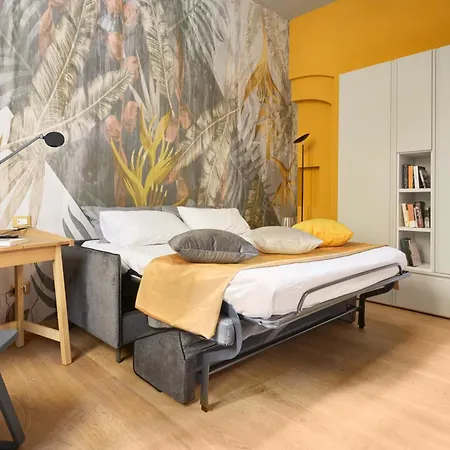 Central And Comfy Apartment Free Netflix And Disney Plus-2
