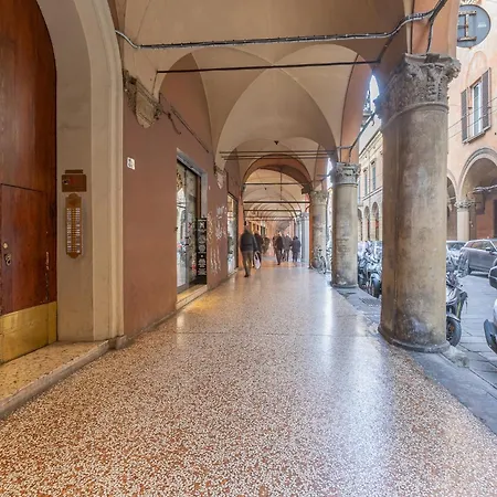 Guesthost - Heart Of Bologna - City Center Living-3