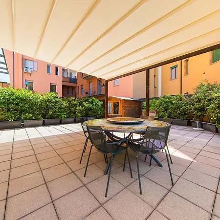 Nettuno Apartment - Private Garden in Bologna Center-3