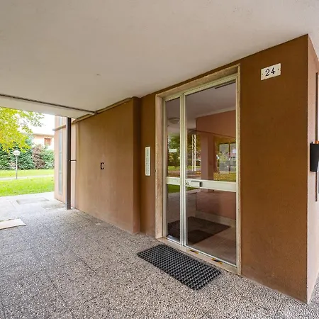 Le Cinque Rose Airport Apartment-3