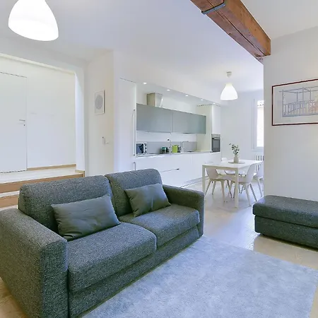 San Vitale 5 Stelle - Central Luxury Apartment-3