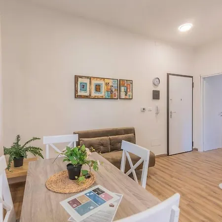 A soli 10 min da Cersaie 2025 - Interno 4 con Design e Comfort-2