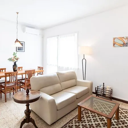 Private parking 3Bd Apartment near Piazza Carducci-3