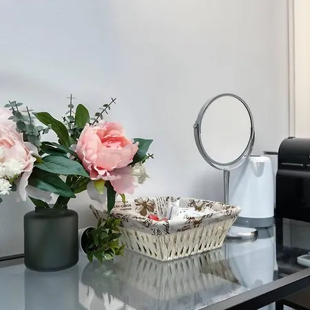 Grand 6 Bedroom Central Apartment 4 Baths & 1 Parking-3