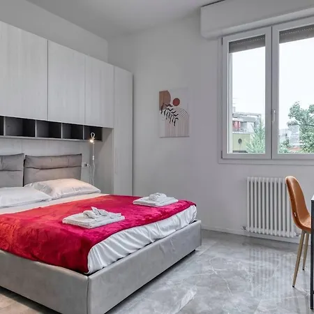 Grand 6 Bedroom Central Apartment 4 Baths & 1 Parking-2