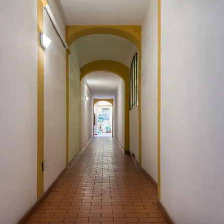 Guesthost - Bologna Rainbow Apartment-3