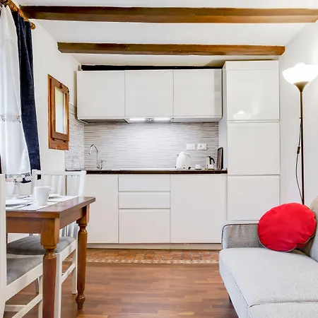 Tra Le Due Torri E Piazza Santo Stefano Apartment-3
