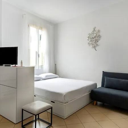 White Leaves Studio By Wonderful Italy-3