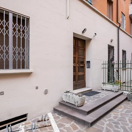 Porta Mascarella Apartment by Wonderful Italy-2