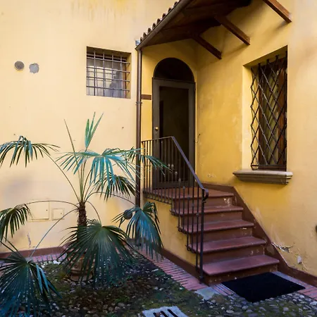 Piazza Maggiore Duplex Apartment by Wonderful Italy-2