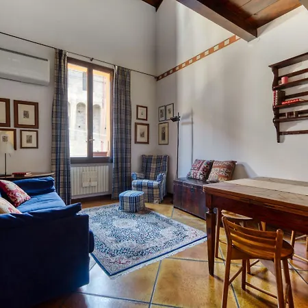 Piazza Maggiore Duplex Apartment by Wonderful Italy-3