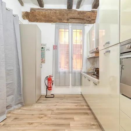 DOWNTOWN LOFT Bologna Centro-3