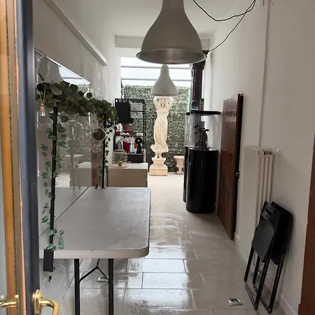 Giraffe art Ducati BLQ apartment-3