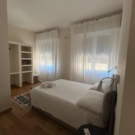 Elegant Apartment In The Heart Of Bologna-2