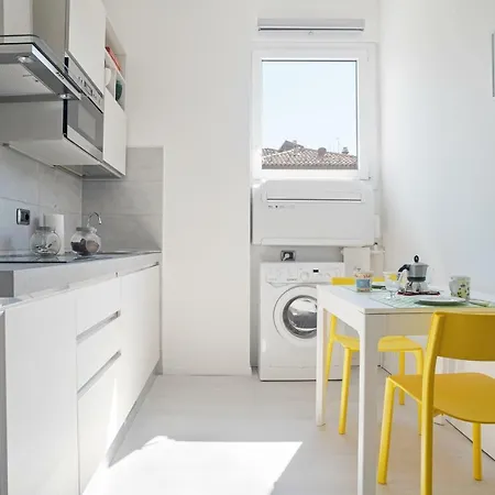 Guesthost - University Of Bologna & Porta San Donato Apartment-3