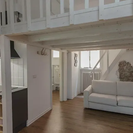 New Loft In The Heart Of Bologna 2-3