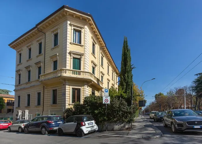 Guesthost - Cozy Apartment Near Margherita Gardens! Bologna
