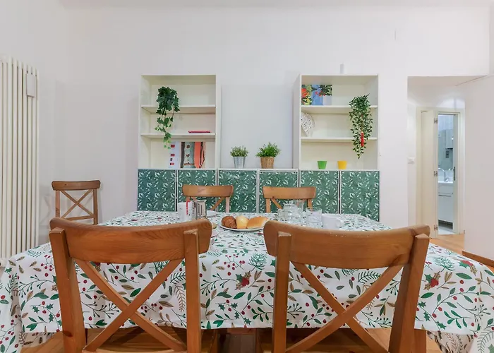 Guesthost - Cozy Apartment Near Margherita Gardens! Bologna