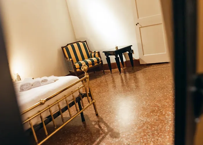 Appartamento Private Parking centro storico: l'affresco Bologna