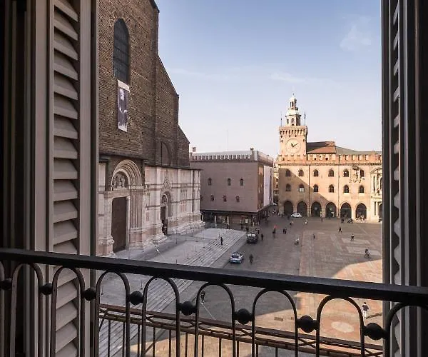 Urbanicooh Asinelli - Balcony on Piazza Maggiore Bologna