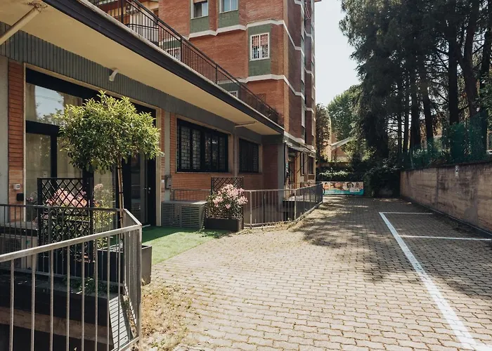 Guesthost - Studio 1 Deisgn Apartment With Car Parking! Bologna