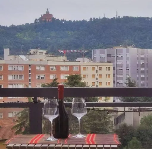 Appartamento Brodolinas: bilocale esclusivo con vista Bologna