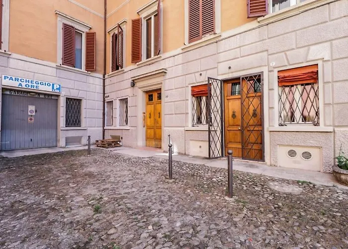 Ground Floor Luxe Historic Studio City Centre Bologna